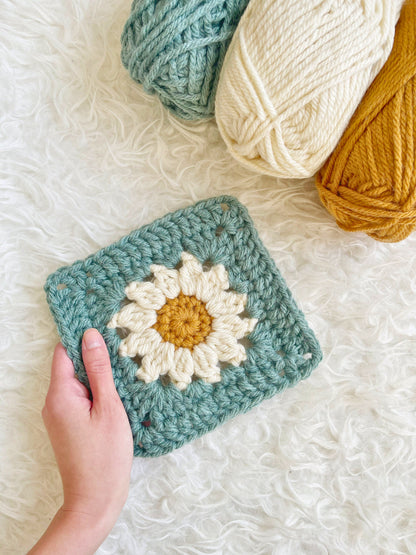 Granny Squares Daisy Blanket Crochet Pattern - CazenCrochet